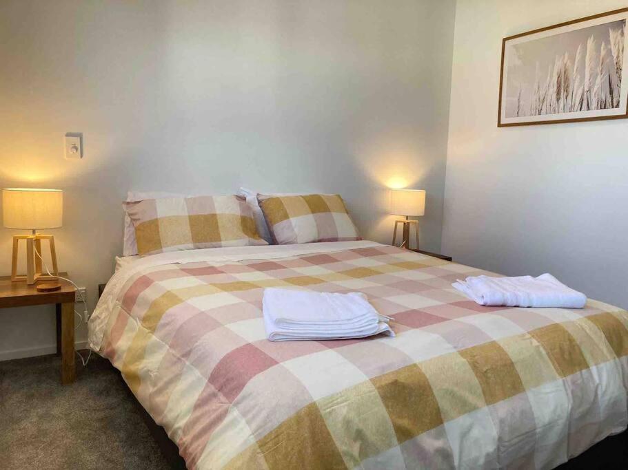 Cheerful 2 Bedroom Townhouse In Addington! Christchurch Eksteriør bilde