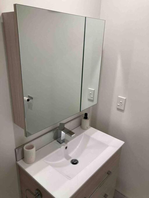 Cheerful 2 Bedroom Townhouse In Addington! Christchurch Eksteriør bilde
