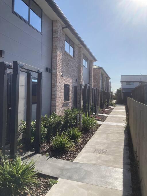 Cheerful 2 Bedroom Townhouse In Addington! Christchurch Eksteriør bilde