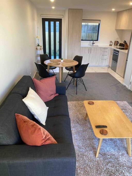 Cheerful 2 Bedroom Townhouse In Addington! Christchurch Eksteriør bilde