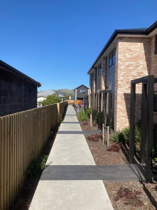 Cheerful 2 Bedroom Townhouse In Addington! Christchurch Eksteriør bilde
