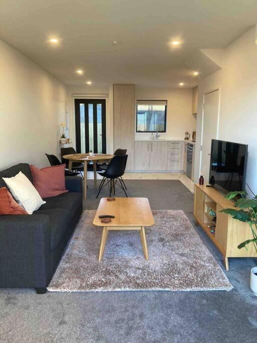 Cheerful 2 Bedroom Townhouse In Addington! Christchurch Eksteriør bilde
